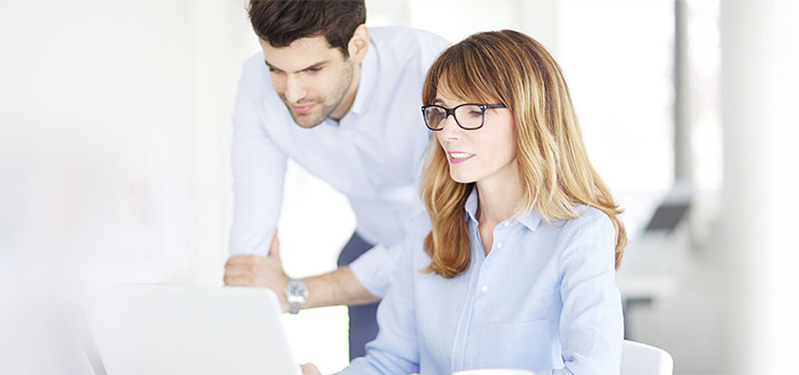 Frau - Mann - Angestellte