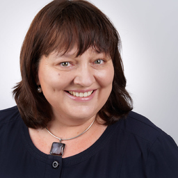 Frau Claudia Fischer-Curdts